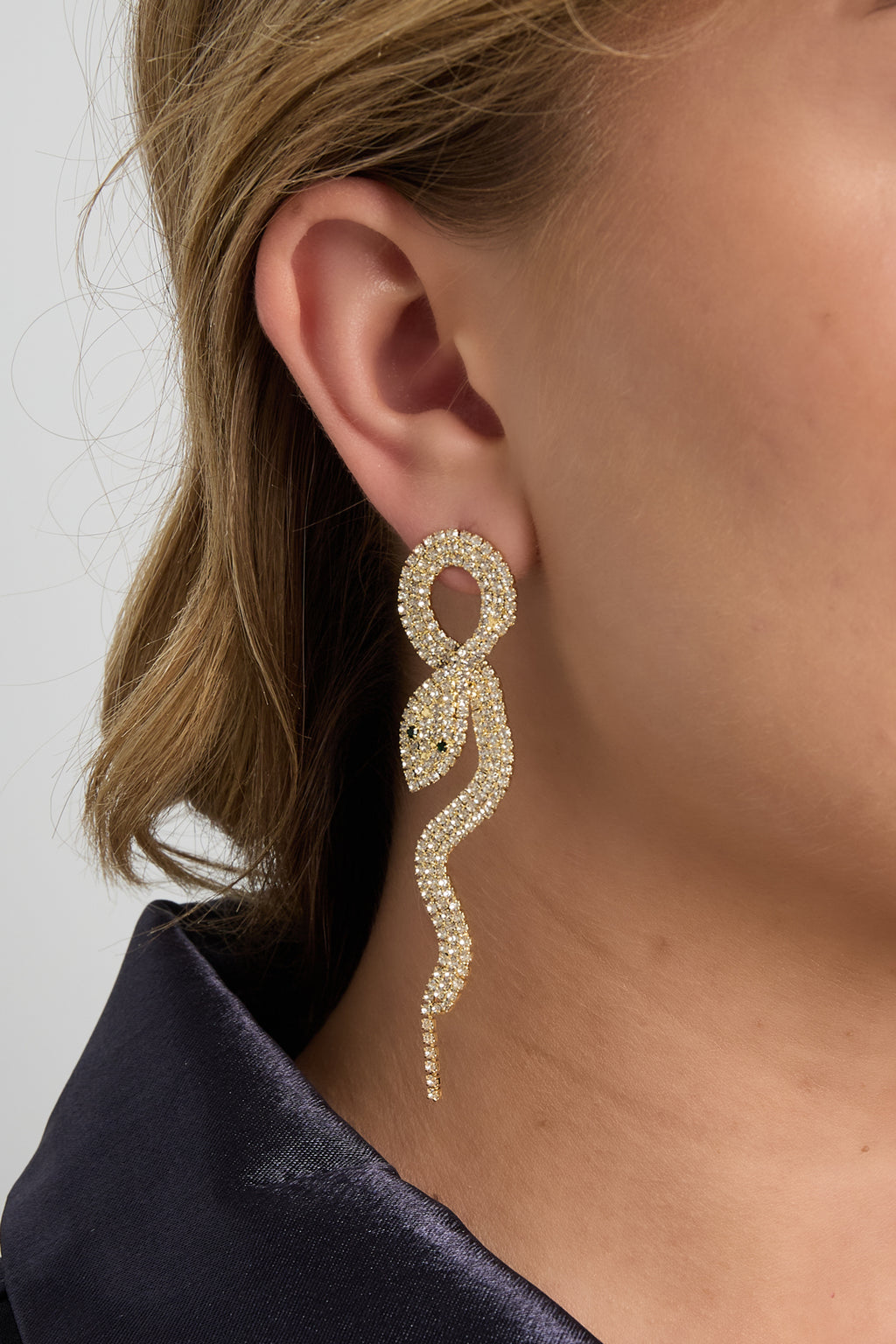 The Serpent Luxe Earrings – A Statement of Sophisticated Power ✨