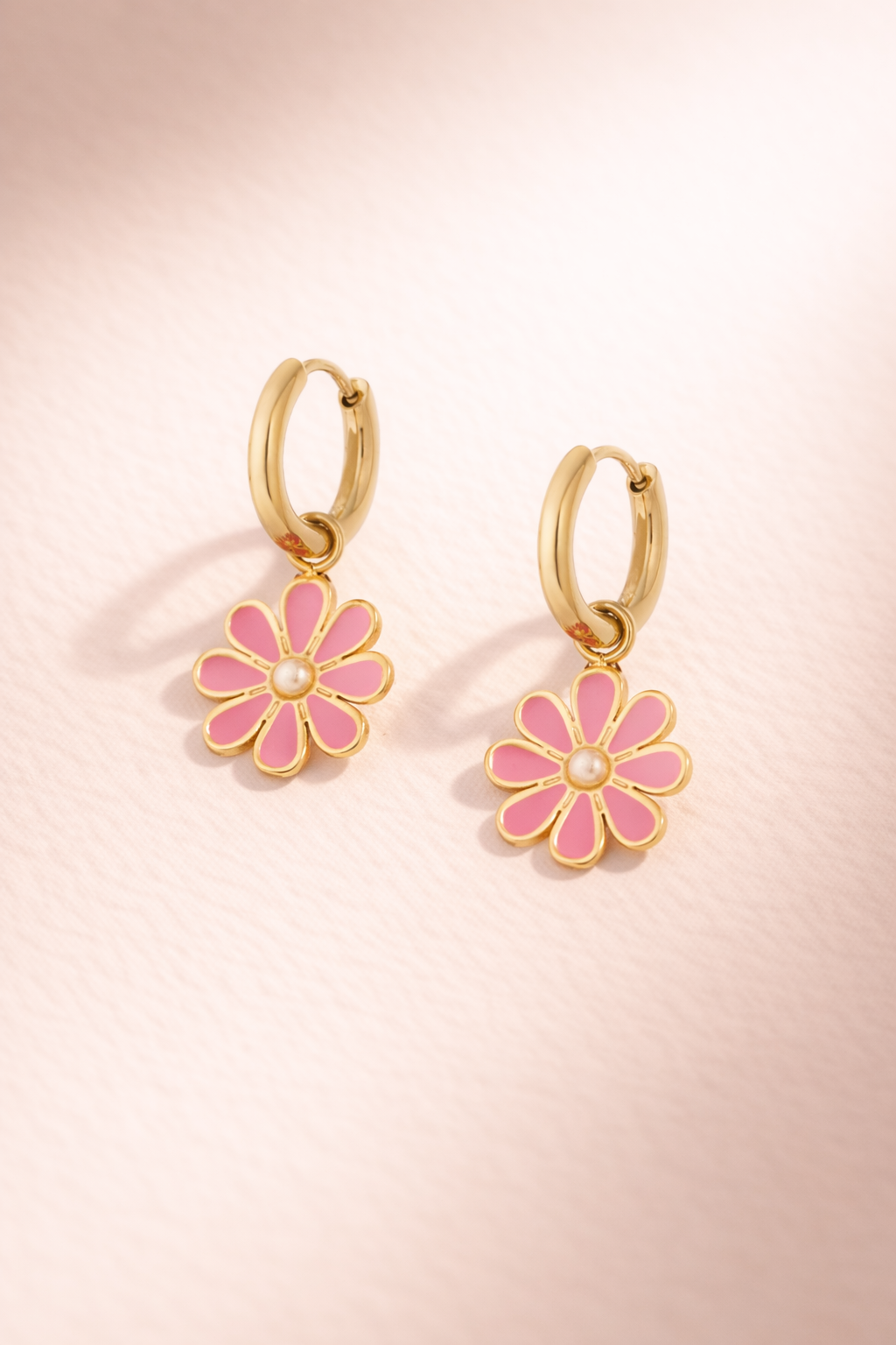 Luna | roestvrij staal oorbellen met roze bloemdetail